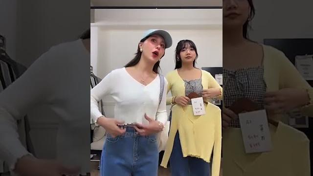 細節感木耳捲邊坑條排釦針織上衣 細節感木耳捲邊坑條排釦針織上衣