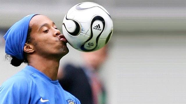 Ronaldinho ● insane freestyle tricks Ronaldinho ● insane freestyle tricks