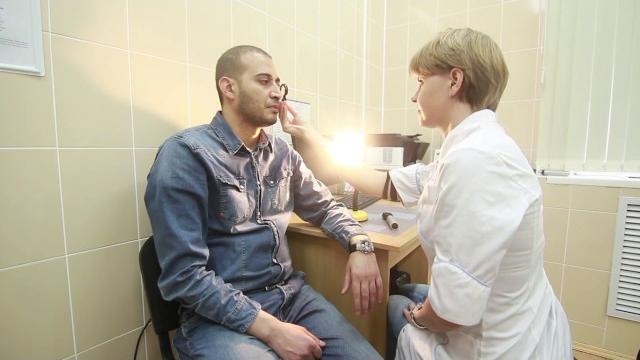 Исследование поверхности глаза у взрослых Исследование поверхности глаза у взрослых
