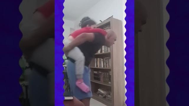 Pai e filha brincando Pai e filha brincando