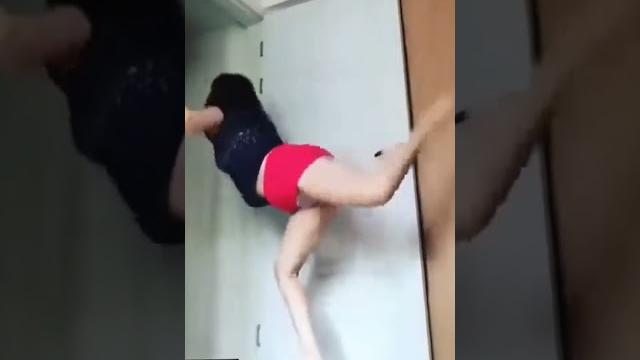 Tante keliatan itunya Tante keliatan itunya