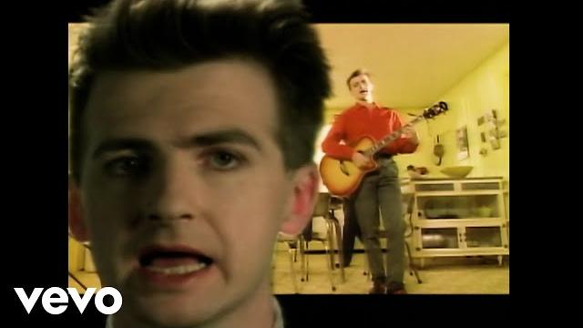 Crowded house - don't dream it's over (official music video) Crowded house - don't dream it's over (official music video)