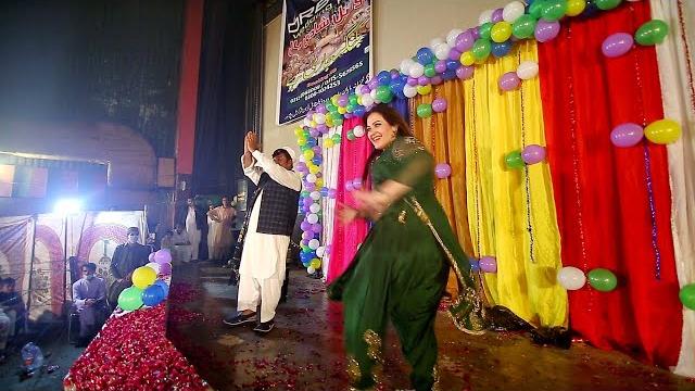 Neelam gul prank with shahid khan on stage show Neelam gul prank with shahid khan on stage show