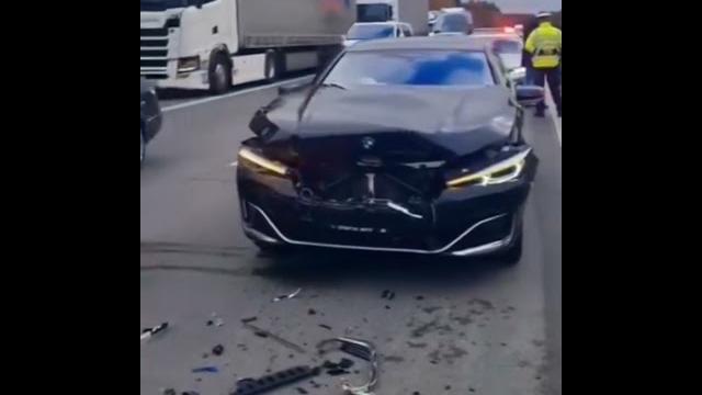Bmw vs mercedes#trollface#shortviral#trolls#trolling Bmw vs mercedes#trollface#shortviral#trolls#trolling