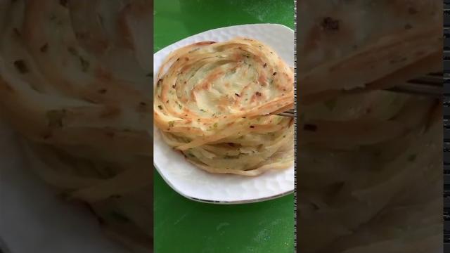 利用饺子皮做葱油饼超好吃 利用饺子皮做葱油饼超好吃