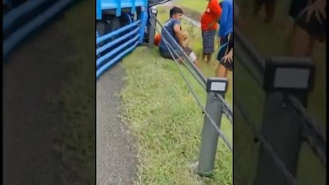 Truk laka dijalan tol cipali km131 || semoga kita selalu dilindungi oleh allah swt #shorts Truk laka dijalan tol cipali km131 || semoga kita selalu dilindungi oleh allah swt #shorts