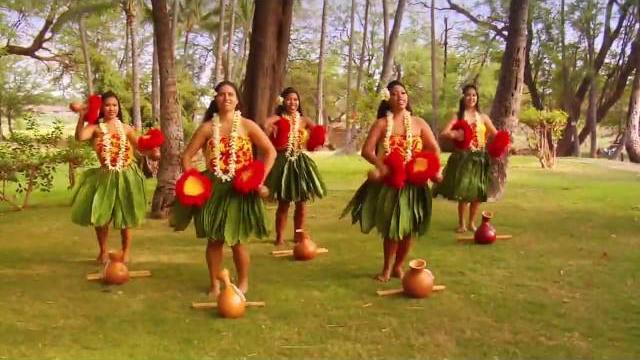 Beautiful hula / polynesian dancers Beautiful hula / polynesian dancers