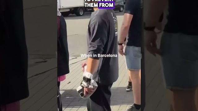 Tourists in barcelona tie their phones to their hands #pickpocket #barcelona #spaintravel Tourists in barcelona tie their phones to their hands #pickpocket #barcelona #spaintravel
