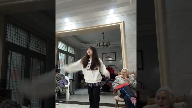 宝妈爱跳舞 80岁阿姨跳舞太棒了 宝妈爱跳舞 80岁阿姨跳舞太棒了
