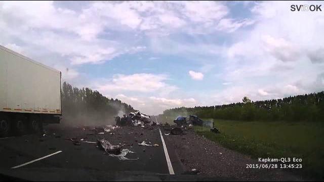 Взрыв колеса при обгоне ужасно Взрыв колеса при обгоне ужасно