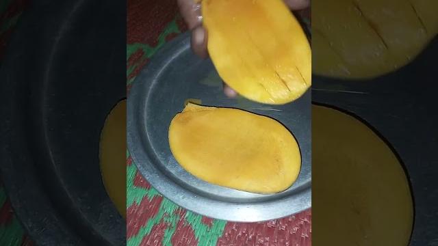 Cutting lovely mango #fruits @madpeople528 Cutting lovely mango #fruits @madpeople528