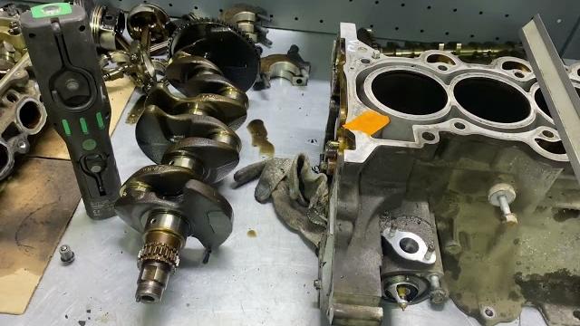 Киа рио 1.6 g4fc.сильно помотанный мотор оживляем.хона нет,масло жрет и стучит.расточка 0.50 Киа рио 1.6 g4fc.сильно помотанный мотор оживляем.хона нет,масло жрет и стучит.расточка 0.50