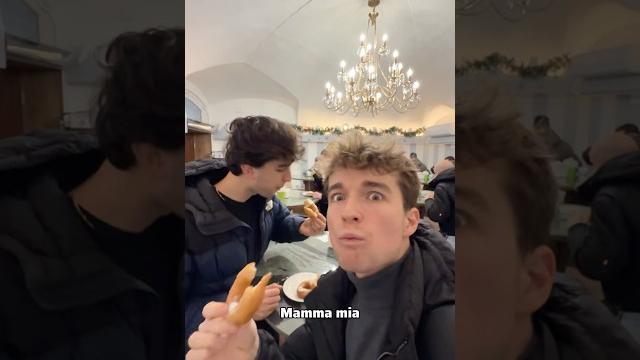 Итальянцы пробуют пышки в петербурге Итальянцы пробуют пышки в петербурге