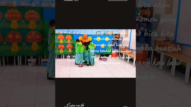 Perpisahan dengan ibu guru tk Perpisahan dengan ibu guru tk