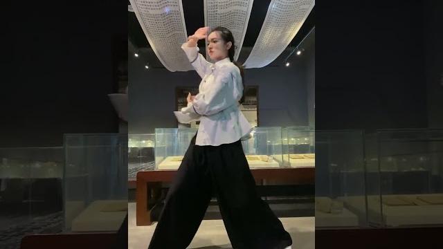 唯有太极真国色,千古不絶精武魂。太极拳 太极入门 太极沅芷 一套动作行云流水 dou出真功夫 唯有太极真国色,千古不絶精武魂。太极拳 太极入门 太极沅芷 一套动作行云流水 dou出真功夫