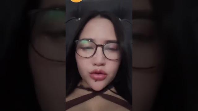 Berlian ochi tutorial makan pisang Berlian ochi tutorial makan pisang