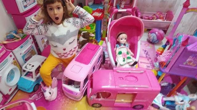 Elifin oyuncak köşesini topluyoruz, daha doğrusu çalışıyoruz barbie karavanlar ada macerası Elifin oyuncak köşesini topluyoruz, daha doğrusu çalışıyoruz barbie karavanlar ada macerası