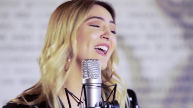 Julia michaels – issues (acoustic) - live on v hits australia Julia michaels – issues (acoustic) - live on v hits australia