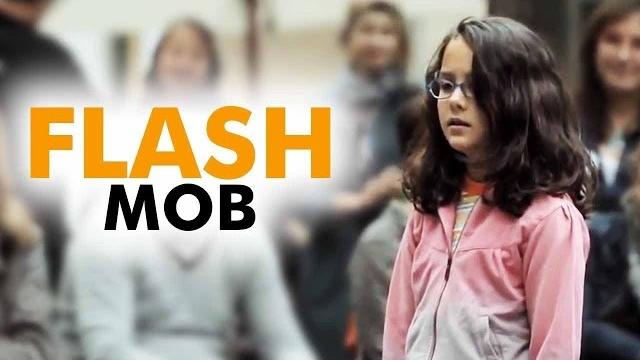 One little girl started a flash mob that touched everyone’s heart One little girl started a flash mob that touched everyone’s heart