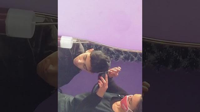 Негър в постригване заснет Негър в постригване заснет
