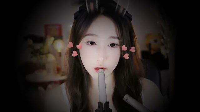 绮夏asmr助眠口腔音 随便搞的一点声音 戴耳机听 绮夏asmr助眠口腔音 随便搞的一点声音 戴耳机听