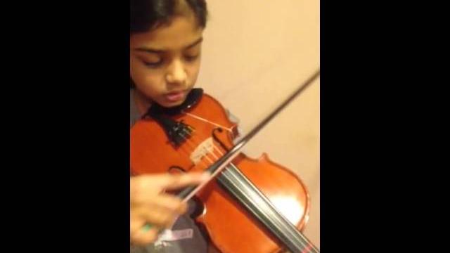 How to play hot cross buns on violin How to play hot cross buns on violin
