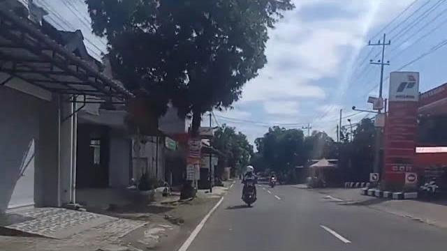 Pasar pom bensin balai desa berdekatan Pasar pom bensin balai desa berdekatan