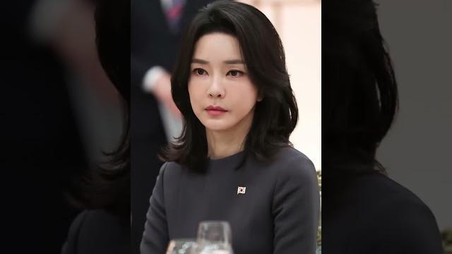 金建希穿棒球服好美,50歲依舊保持盛世美顏,被譽為最美第一夫人 金建希穿棒球服好美,50歲依舊保持盛世美顏,被譽為最美第一夫人