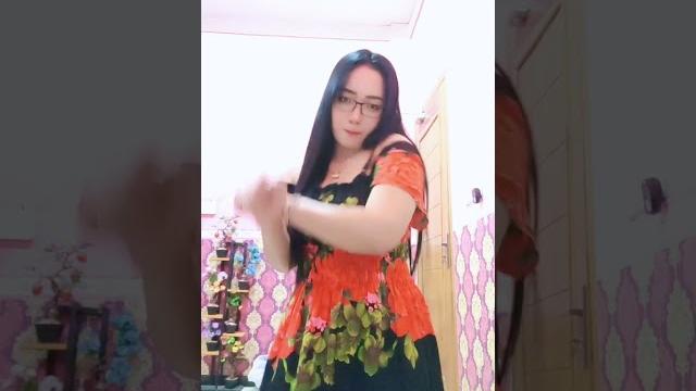 Tante goyang daster #short Tante goyang daster #short