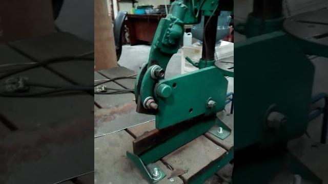 Gunting potong besi mata pisau baja ayun manual Gunting potong besi mata pisau baja ayun manual