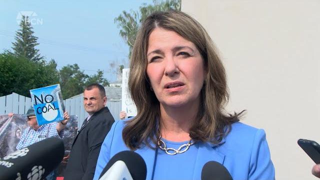 Premier smith heckled by protesters at coal town hall; full scrum | june 11, 2025 | bridge city news Premier smith heckled by protesters at coal town hall; full scrum | june 11, 2025 | bridge city news