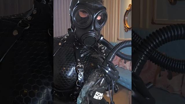 Latex gasmask #breathplay #shinybeauty Latex gasmask #breathplay #shinybeauty