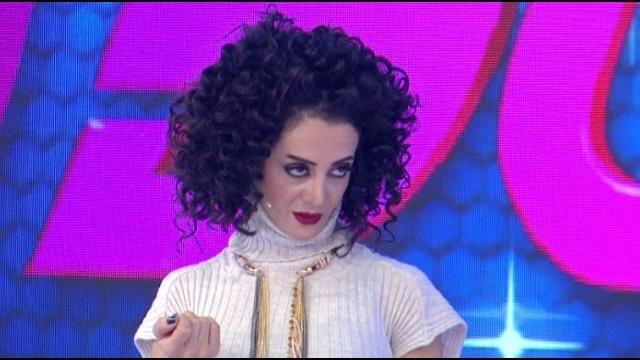 Melek neden öyle bakıyorsun korkutma bizi! Melek neden öyle bakıyorsun korkutma bizi!