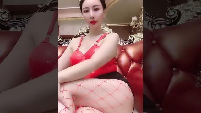 烈焰红唇妈妈,渔网heavy plus sign皮衣塑身,来自女王的俯视! 烈焰红唇妈妈,渔网heavy plus sign皮衣塑身,来自女王的俯视!
