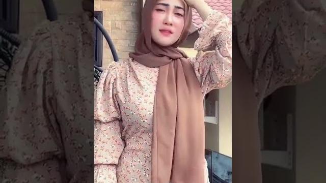 Jilbab goyang pagi sehat #jilbob #mantul #desah Jilbab goyang pagi sehat #jilbob #mantul #desah