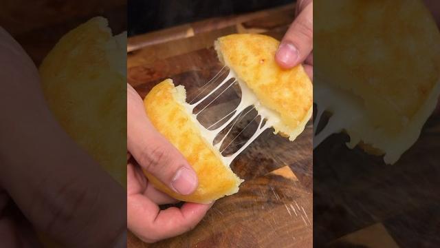 Картофельные пирожки с сыром Картофельные пирожки с сыром