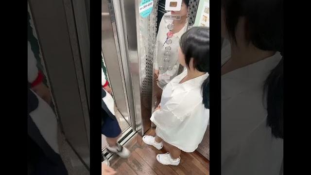 Cctv에 공개된 상남자 x치기 Cctv에 공개된 상남자 x치기