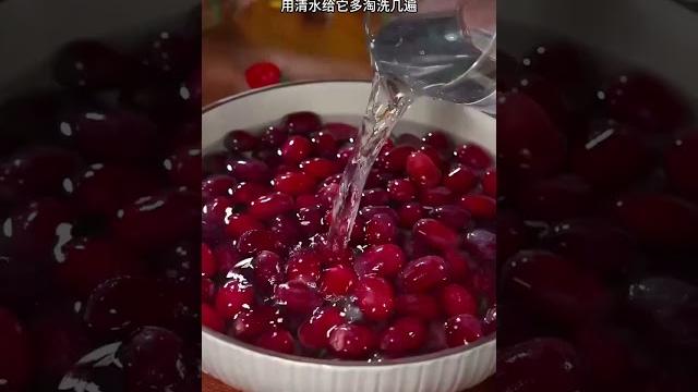 自制葡萄酒:在家做葡萄酒,不要只知道放白糖或者冰糖了,今天教你一个非常简单的做法,以后做的葡萄酒不仅颜色好看,满满的果香味,还非常的好喝~#葡萄酒 #果酒 #自制葡萄酒#美食#營養#shorts 自制葡萄酒:在家做葡萄酒,不要只知道放白糖或者冰糖了,今天教你一个非常简单的做法,以后做的葡萄酒不仅颜色好看,满满的果香味,还非常的好喝~#葡萄酒 #果酒 #自制葡萄酒#美食#營養#shorts