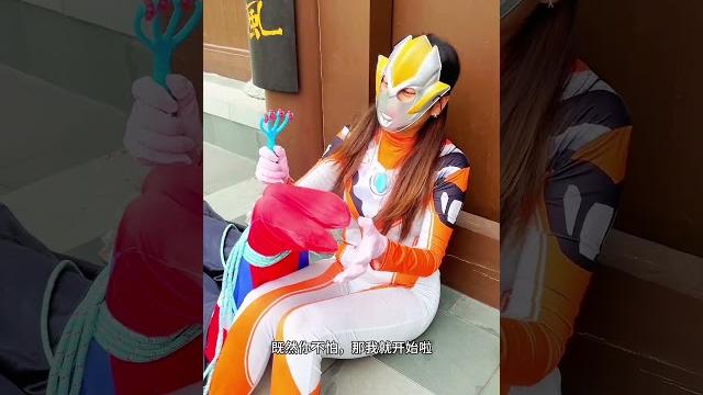 格丽乔用痒痒粉挠赛罗的脚心 #赛罗奥特曼 #兒童動畫#奧特曼 #你相信光吗 格丽乔用痒痒粉挠赛罗的脚心 #赛罗奥特曼 #兒童動畫#奧特曼 #你相信光吗