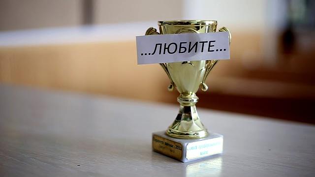 Видеопоздравление от классного руководителя выпускникам Видеопоздравление от классного руководителя выпускникам