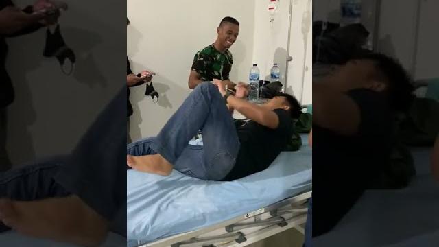 Orang sakit gak boleh manja katanya, #tniindonesia Orang sakit gak boleh manja katanya, #tniindonesia