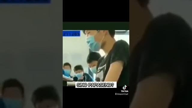 Naglalaro sa classroom habang may klase Naglalaro sa classroom habang may klase
