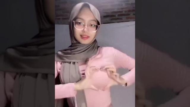 Hot hijab. #re_2002 #tiktokviral #tiktok #boba #tiktokvideo #linkinbio #linkviral #link #viral Hot hijab. #re_2002 #tiktokviral #tiktok #boba #tiktokvideo #linkinbio #linkviral #link #viral