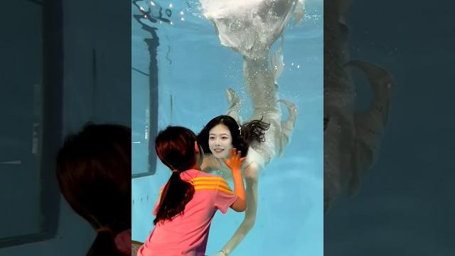 "spitting out pearls, eating again." #mermaid #beautiful "spitting out pearls, eating again." #mermaid #beautiful