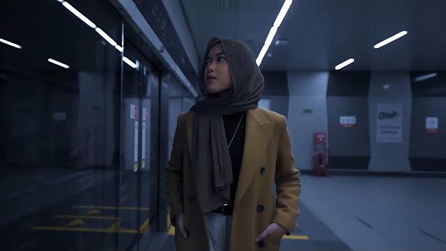 Roro aulia - her (official music video) Roro aulia - her (official music video)