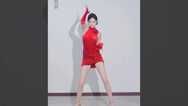 拉丁舞考试遇到逆天音乐 #舞蹈 #艺考 #拉丁舞 #funny 拉丁舞考试遇到逆天音乐 #舞蹈 #艺考 #拉丁舞 #funny