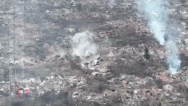 М-777 єбашить русню під бахмутом М-777 єбашить русню під бахмутом