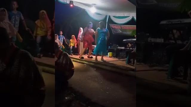 Biduan hot goyangnya Biduan hot goyangnya