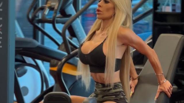 Tiny autumn blair vs the giant gym equipment Tiny autumn blair vs the giant gym equipment