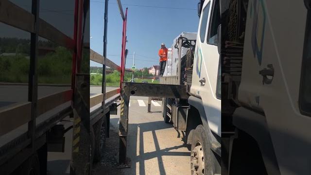 Разгрузка газоблока манипулятором с фуры Разгрузка газоблока манипулятором с фуры
